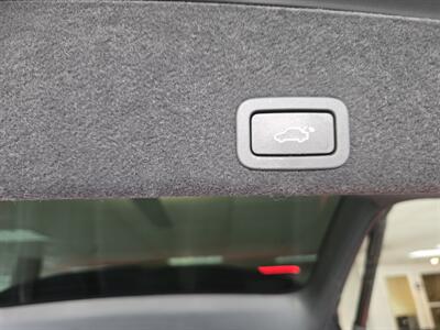 2017 Volvo XC60 T5 Dynamic   - Photo 16 - Hamilton, OH 45015