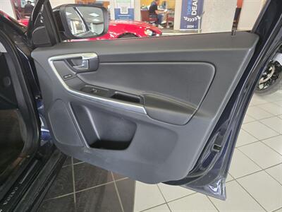 2017 Volvo XC60 T5 Dynamic   - Photo 11 - Hamilton, OH 45015