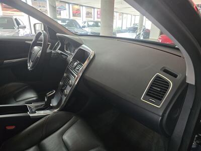 2017 Volvo XC60 T5 Dynamic   - Photo 12 - Hamilton, OH 45015