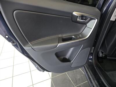 2017 Volvo XC60 T5 Dynamic   - Photo 10 - Hamilton, OH 45015