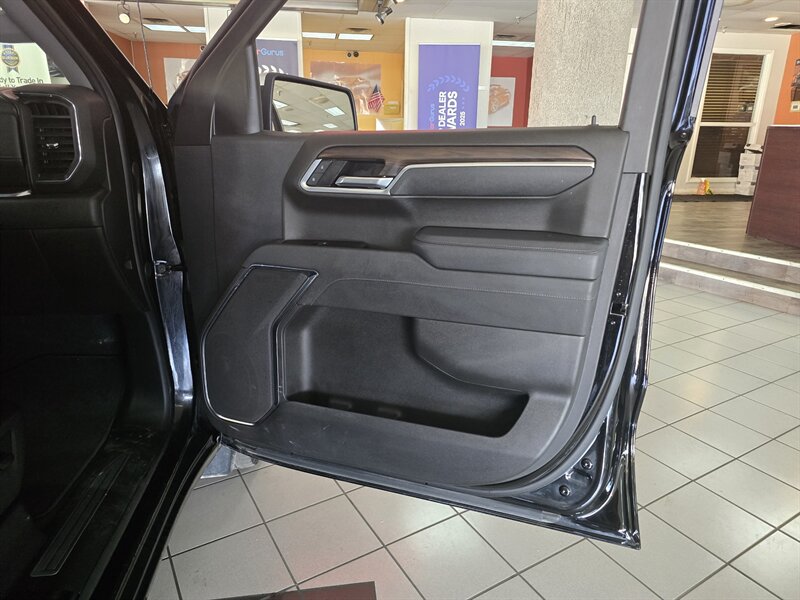 2025 GMC Sierra 1500 SLT - Photo 11 - Hamilton, OH 45015