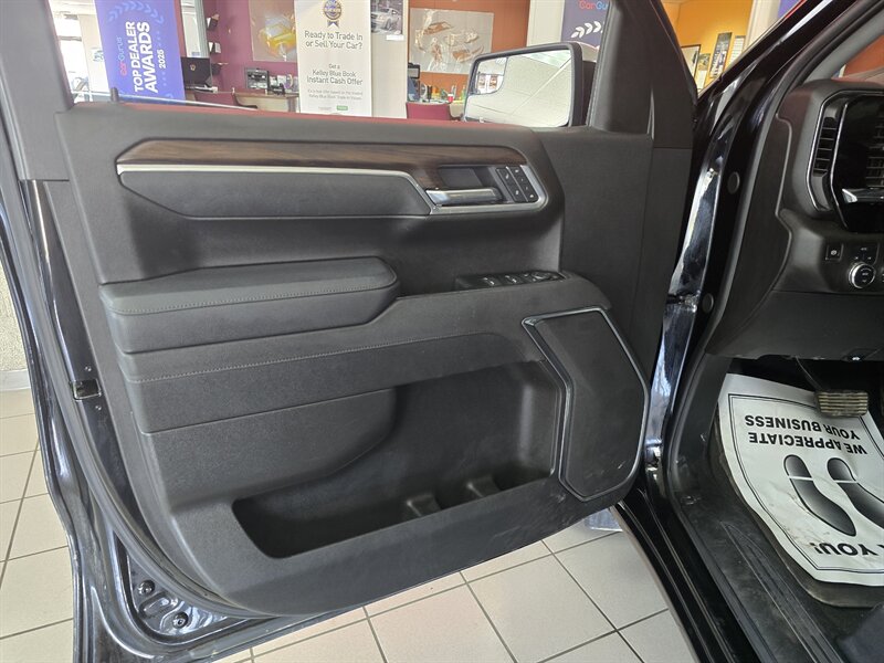 2025 GMC Sierra 1500 SLT - Photo 12 - Hamilton, OH 45015