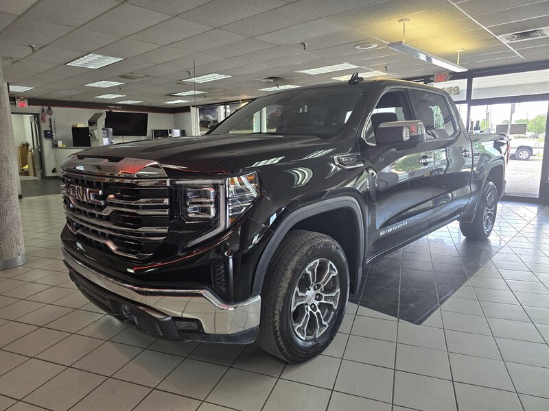 2025 GMC Sierra 1500 SLT   - Photo 1 - Hamilton, OH 45015