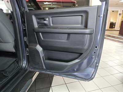 2017 RAM 1500 Express-CREW CAB-4X4-HEMI   - Photo 11 - Hamilton, OH 45015