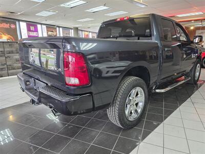 2017 RAM 1500 Express-CREW CAB-4X4-HEMI   - Photo 4 - Hamilton, OH 45015