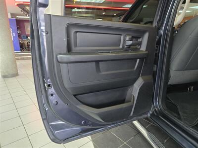 2017 RAM 1500 Express-CREW CAB-4X4-HEMI   - Photo 6 - Hamilton, OH 45015
