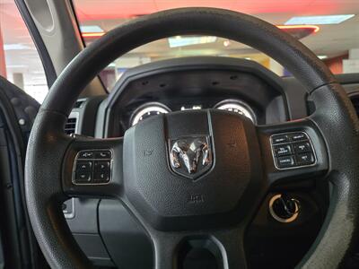2017 RAM 1500 Express-CREW CAB-4X4-HEMI   - Photo 16 - Hamilton, OH 45015