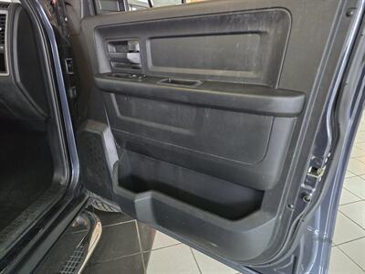 2017 RAM 1500 Express-CREW CAB-4X4-HEMI   - Photo 8 - Hamilton, OH 45015