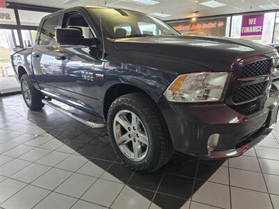 2017 RAM 1500 Express-CREW CAB-4X4-HEMI   - Photo 3 - Hamilton, OH 45015