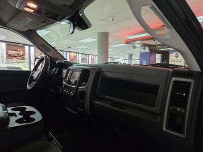 2017 RAM 1500 Express-CREW CAB-4X4-HEMI   - Photo 9 - Hamilton, OH 45015