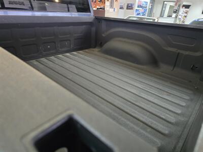 2017 RAM 1500 Express-CREW CAB-4X4-HEMI   - Photo 18 - Hamilton, OH 45015
