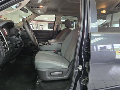 2017 RAM 1500 Express-CREW CAB-4X4-HEMI   - Photo 5 - Hamilton, OH 45015