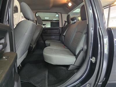 2017 RAM 1500 Express-CREW CAB-4X4-HEMI   - Photo 7 - Hamilton, OH 45015