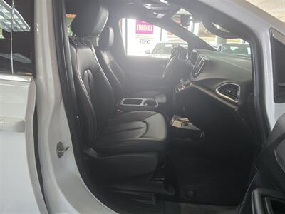 2025 Chrysler Pacifica Select 4DR MINI-VAN - Photo 14 - Hamilton, OH 45015