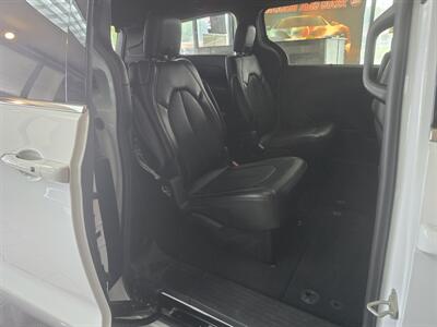2025 Chrysler Pacifica Select 4DR MINI-VAN - Photo 15 - Hamilton, OH 45015