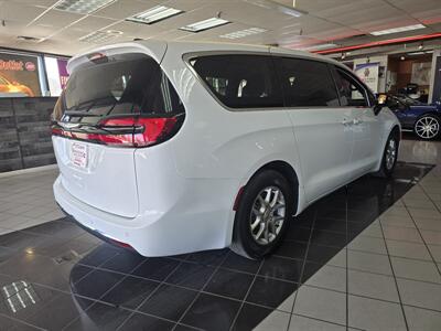 2025 Chrysler Pacifica Select 4DR MINI-VAN - Photo 5 - Hamilton, OH 45015