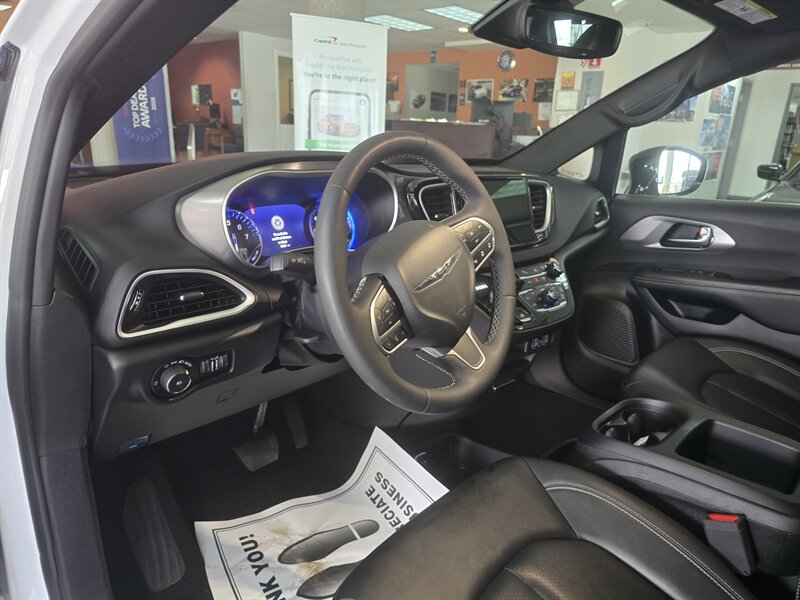 2025 Chrysler Pacifica Select 4DR MINI-VAN - Photo 8 - Hamilton, OH 45015