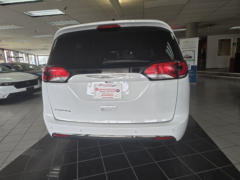 2025 Chrysler Pacifica Select 4DR MINI-VAN - Photo 5 - Hamilton, OH 45015