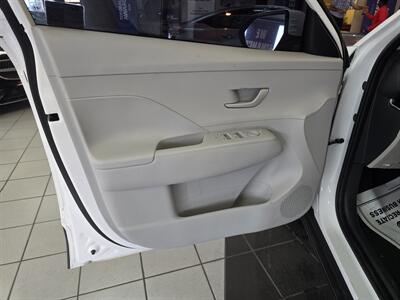 2024 Hyundai KONA SEL 4DR SUV AWD   - Photo 7 - Hamilton, OH 45015