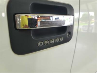 2012 Ford F-150 XLT SUPER CREW 4X4/XTR   - Photo 24 - Hamilton, OH 45015