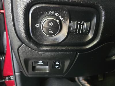 2019 RAM 1500 Laramie CREW CAB 4X4   - Photo 16 - Hamilton, OH 45015