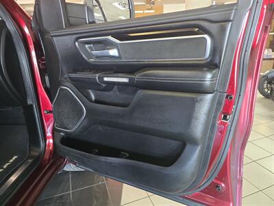 2019 RAM 1500 Laramie CREW CAB 4X4   - Photo 12 - Hamilton, OH 45015
