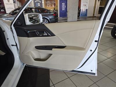 2016 Honda Accord EX   - Photo 12 - Hamilton, OH 45015