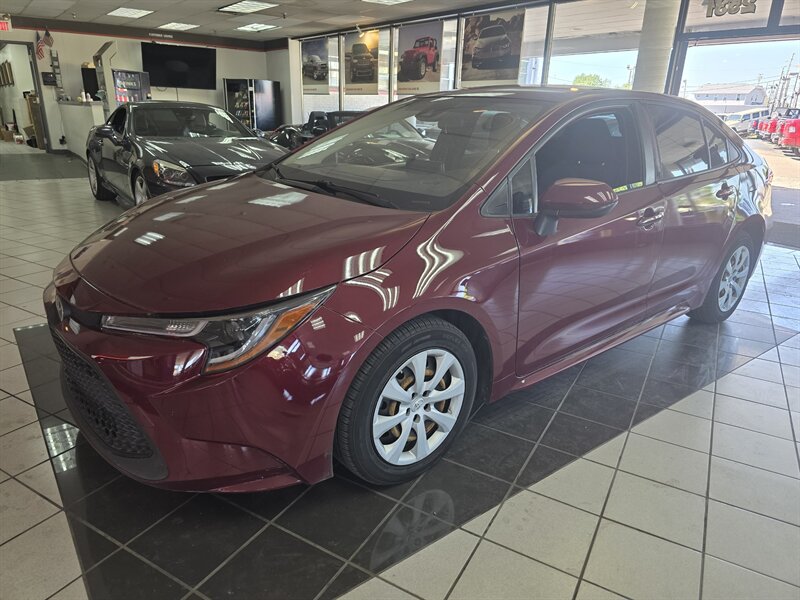 2022 Toyota Corolla LE   - Photo 1 - Hamilton, OH 45015