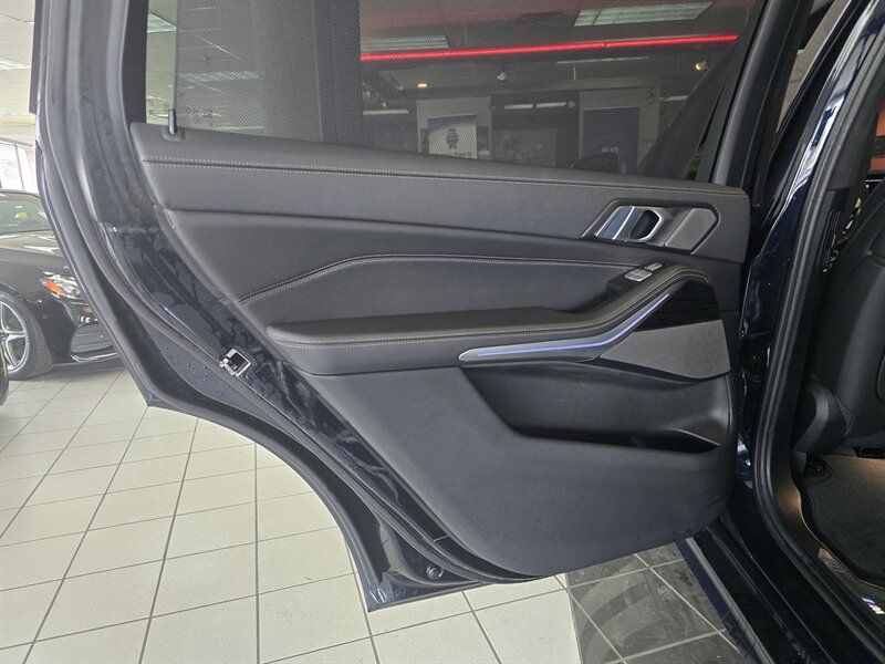 2020 BMW X7 M50i 4DR SPORT ACTIVITY AWD - Photo 10 - Hamilton, OH 45015