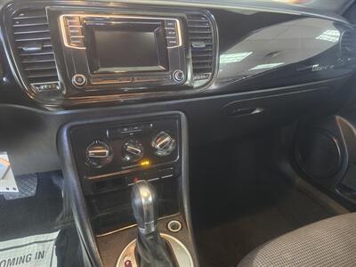 2018 Volkswagen Beetle-Classic 2.0T S 2DR HATCHBACK   - Photo 17 - Hamilton, OH 45015