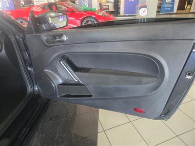 2018 Volkswagen Beetle-Classic 2.0T S 2DR HATCHBACK   - Photo 11 - Hamilton, OH 45015