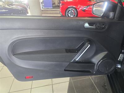 2018 Volkswagen Beetle-Classic 2.0T S 2DR HATCHBACK   - Photo 7 - Hamilton, OH 45015