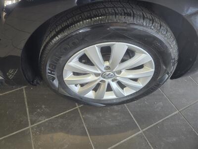 2018 Volkswagen Beetle-Classic 2.0T S 2DR HATCHBACK   - Photo 23 - Hamilton, OH 45015