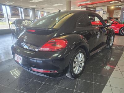 2018 Volkswagen Beetle-Classic 2.0T S 2DR HATCHBACK   - Photo 4 - Hamilton, OH 45015