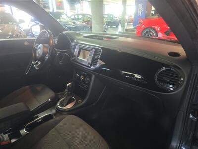 2018 Volkswagen Beetle-Classic 2.0T S 2DR HATCHBACK   - Photo 12 - Hamilton, OH 45015