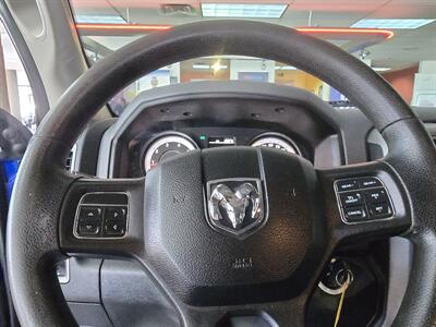 2015 RAM 1500 Express 4DR QUAD CAB 4X4   - Photo 22 - Hamilton, OH 45015
