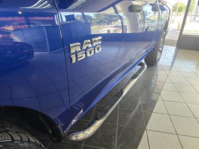 2015 RAM 1500 Express 4DR QUAD CAB 4X4   - Photo 23 - Hamilton, OH 45015