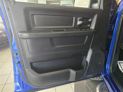 2015 RAM 1500 Express 4DR QUAD CAB 4X4   - Photo 7 - Hamilton, OH 45015