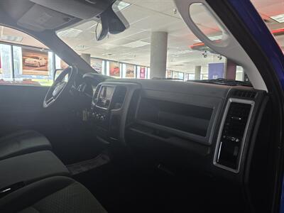 2015 RAM 1500 Express 4DR QUAD CAB 4X4   - Photo 12 - Hamilton, OH 45015