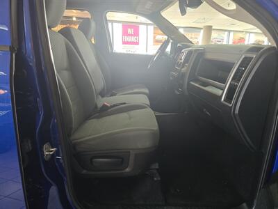 2015 RAM 1500 Express 4DR QUAD CAB 4X4   - Photo 13 - Hamilton, OH 45015