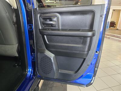 2015 RAM 1500 Express 4DR QUAD CAB 4X4   - Photo 14 - Hamilton, OH 45015