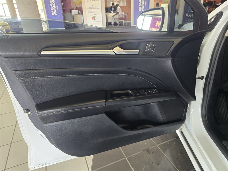2020 Ford Fusion Titanium 4DR SEDAN AWD - Photo 5 - Hamilton, OH 45015