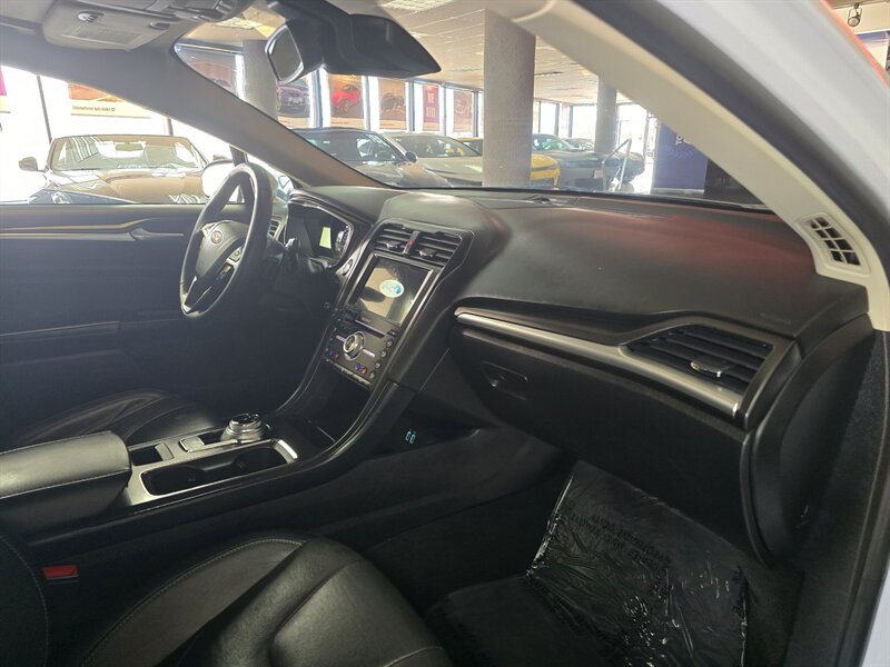 2020 Ford Fusion Titanium 4DR SEDAN AWD - Photo 11 - Hamilton, OH 45015