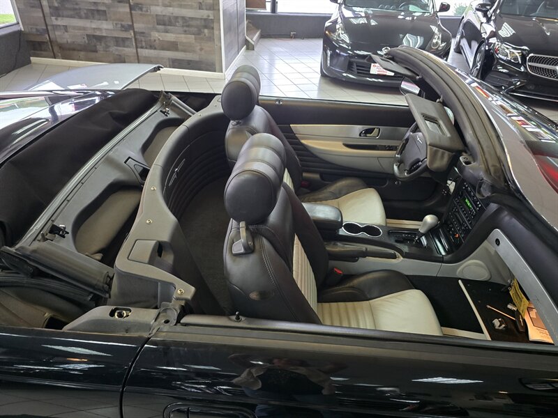2002 Ford Thunderbird Neiman Marcus Edition 2DR CONVERTIBLE - Photo 39 - Hamilton, OH 45015