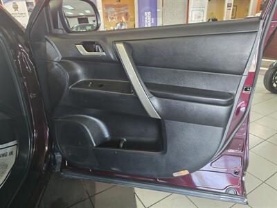 2013 Toyota Highlander Base 4DR SUV AWD   - Photo 14 - Hamilton, OH 45015