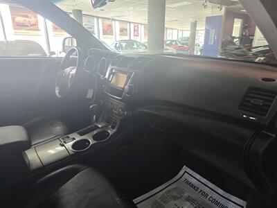 2013 Toyota Highlander Base 4DR SUV AWD   - Photo 15 - Hamilton, OH 45015