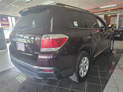 2013 Toyota Highlander Base 4DR SUV AWD   - Photo 4 - Hamilton, OH 45015