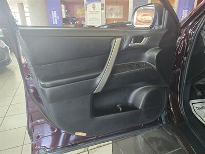 2013 Toyota Highlander Base 4DR SUV AWD   - Photo 7 - Hamilton, OH 45015
