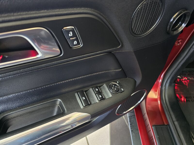 2019 Ford Mustang EcoBoost 2DR CONVERTIBLE - Photo 16 - Hamilton, OH 45015
