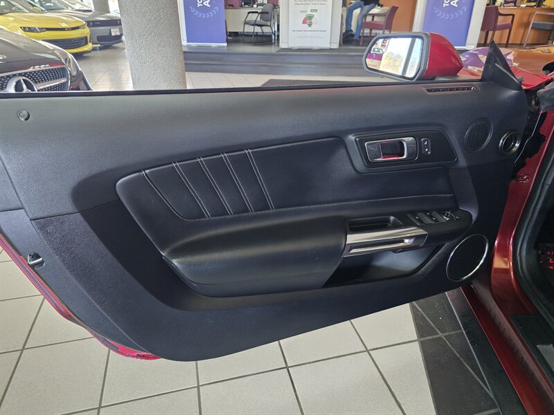 2019 Ford Mustang EcoBoost 2DR CONVERTIBLE - Photo 8 - Hamilton, OH 45015